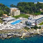 Isabella Island Miramare & Hotel